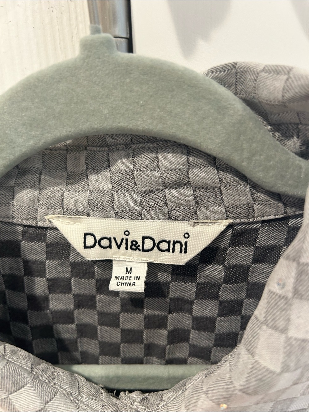 Davi & Dani Gray Check Plaid Button-Down Shirt